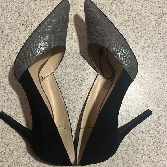 Zara court shoe size 38 two tone black and Gary 3.5 heel height never worn - Picture 4 of 7